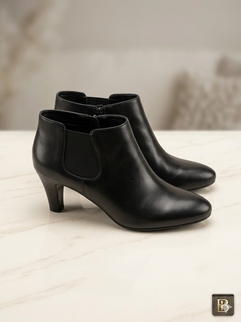 Bandolino Black Leather Heeled Ankle Booties Size 9M
